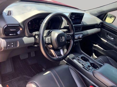 Used 2025 Honda Pilot TrailSport image 17