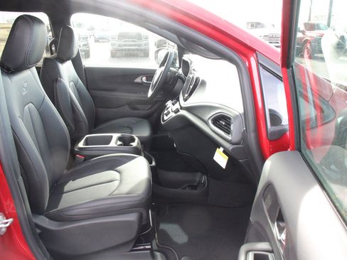 New 2026 Chrysler Pacifica Select image 28