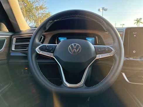Used 2024 Volkswagen Atlas SE image 21