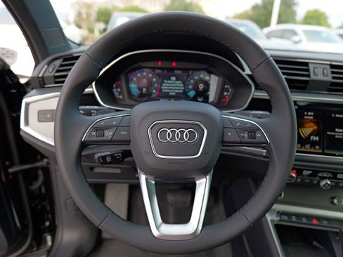 New 2025 Audi Q3 2.0T Premium image 11