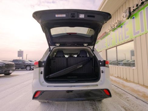 Used 2021 Toyota Highlander Platinum image 20