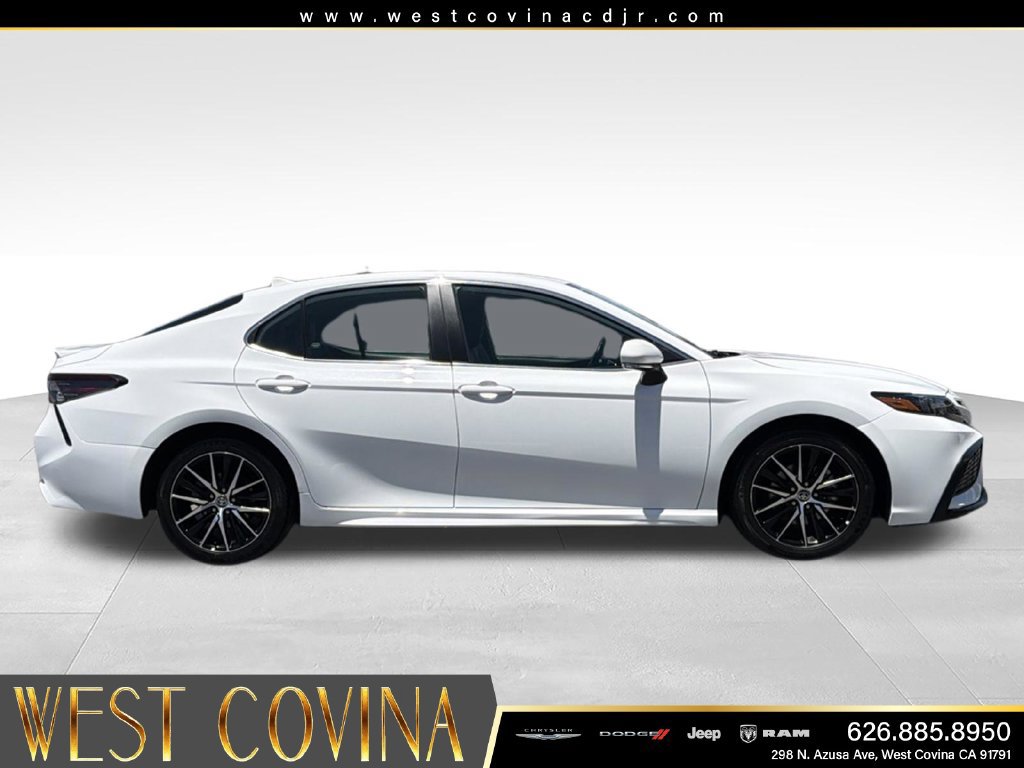 Used 2024 Toyota Camry SE FWD image 12