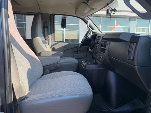 Used 2017 Chevrolet Express 3500 LT w/ LT Preferred Equipment Group RWD image 23