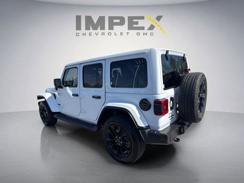 Used 2025 Jeep Wrangler Unlimited Sahara AWD/4WD image 3