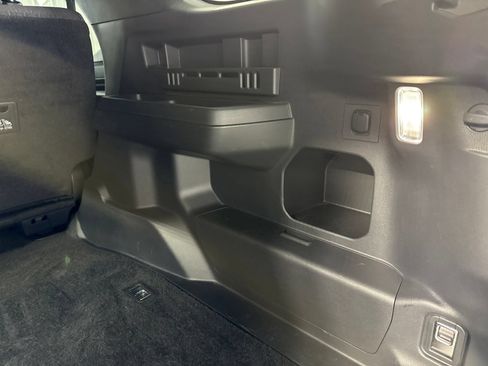Used 2025 Toyota 4Runner SR5 AWD/4WD image 36