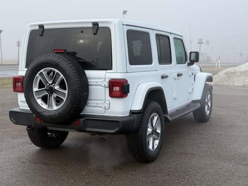 Used 2021 Jeep Wrangler Unlimited Sahara AWD/4WD image 5