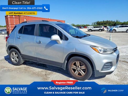 Used 2017 Chevrolet Trax LT w/ LT Convenience Package image 5