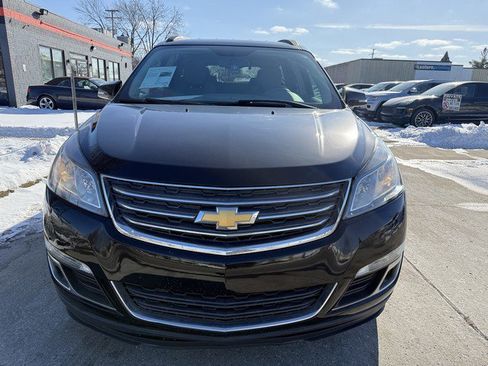 Used 2017 Chevrolet Traverse LT image 2