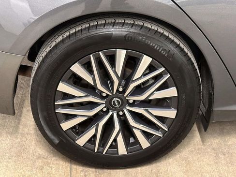 Used 2025 Nissan Altima 2.5 SV image 10