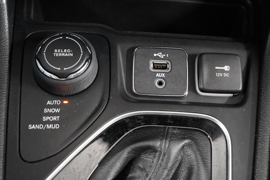 Certified 2021 Jeep Cherokee Limited w/ Elite Package AWD/4WD image 27