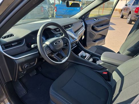 New 2026 Jeep Grand Cherokee L 4WD image 18