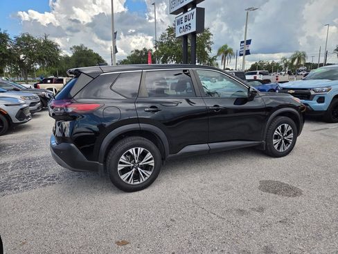 Used 2022 Nissan Rogue SV FWD image 13