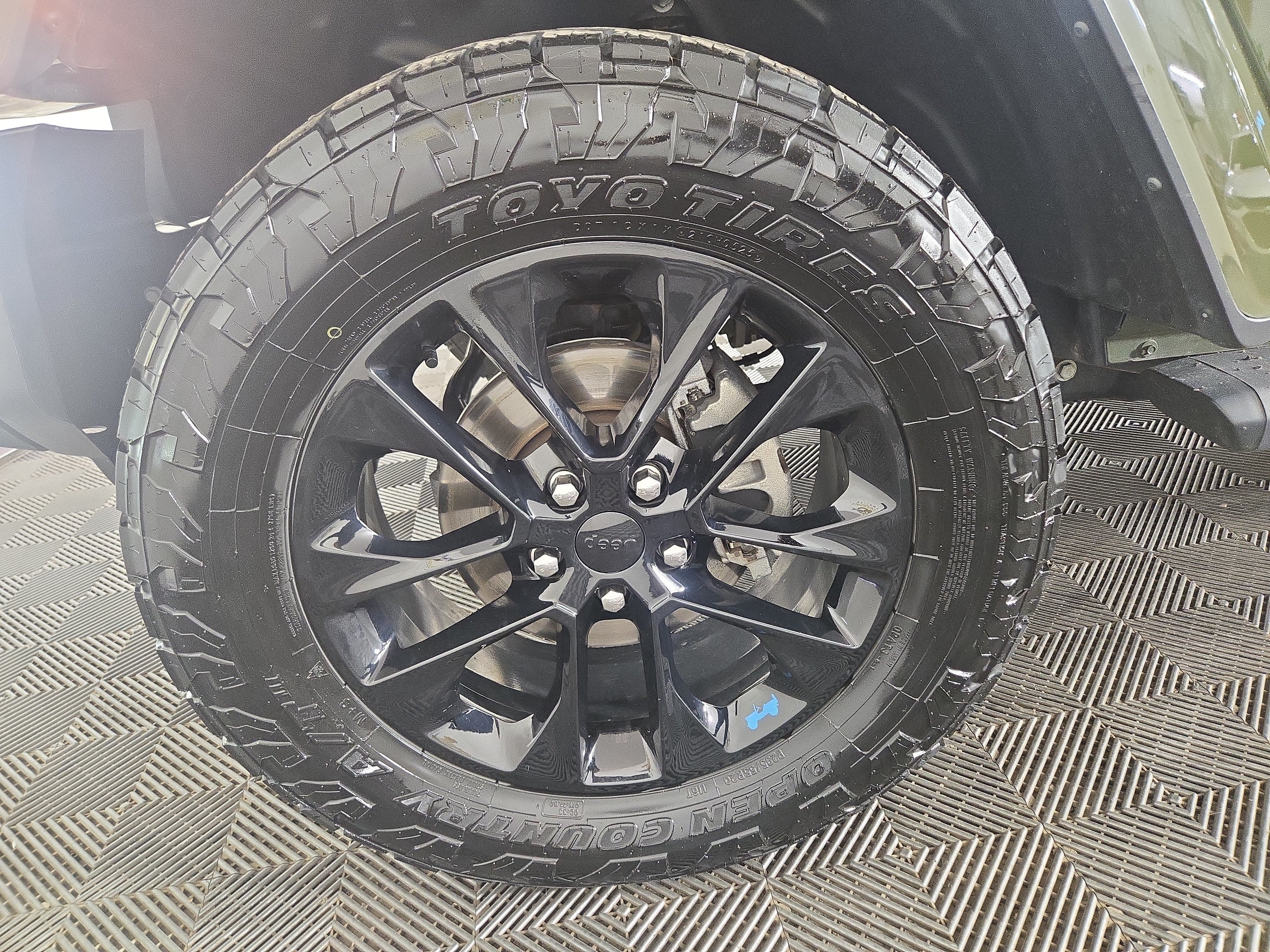 Certified 2023 Jeep Wrangler Unlimited Sahara w/ Dual Top Group AWD/4WD image 35