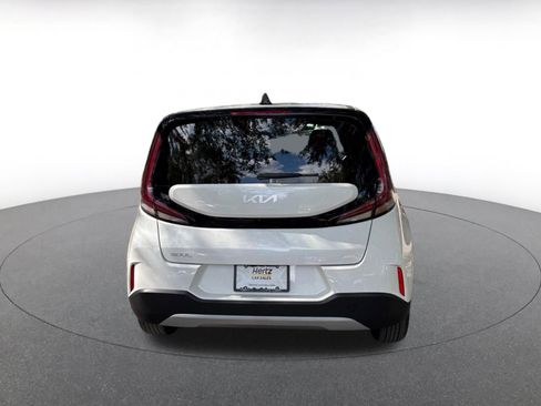 Used 2025 Kia Soul LX w/ LX Technology Package FWD image 10