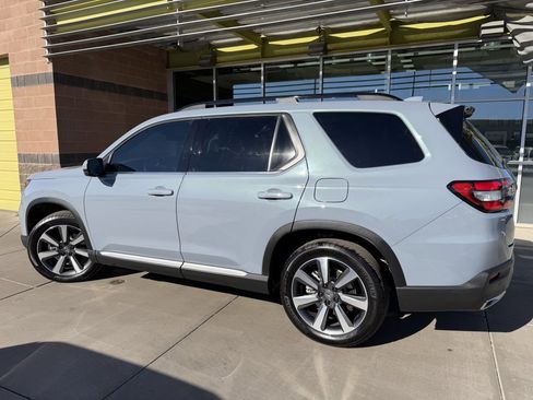 Used 2025 Honda Pilot Touring image 5