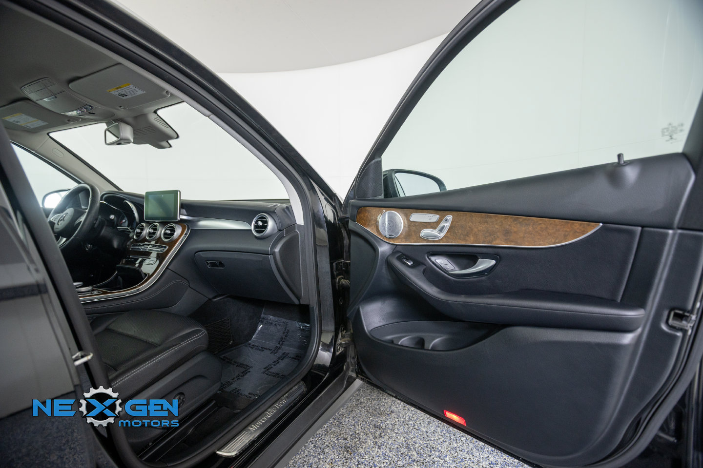 Used 2019 Mercedes-Benz GLC 300 4MATIC image 40