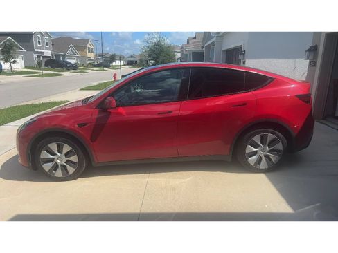 Used 2023 Tesla Model Y Long Range AWD/4WD image 2