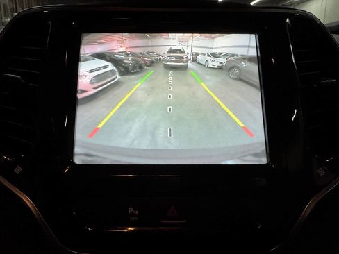 Used 2019 Jeep Cherokee Limited AWD/4WD image 28