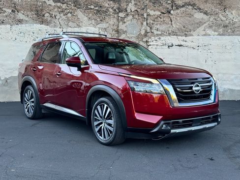 Used 2022 Nissan Pathfinder Platinum w/ Cargo Package FWD image 2
