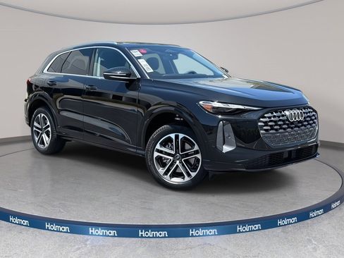 Certified 2025 Audi Q5 Premium w/ Convenience Package image 2