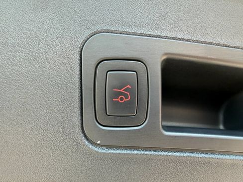 Used 2020 Tesla Model S Long Range AWD/4WD image 29