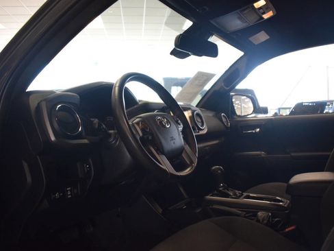 Used 2019 Toyota Tacoma TRD Sport w/ Technology Package RWD image 35