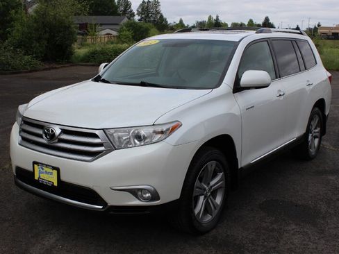 Used 2012 Toyota Highlander Limited w/ Tow Pkg AWD/4WD image 2