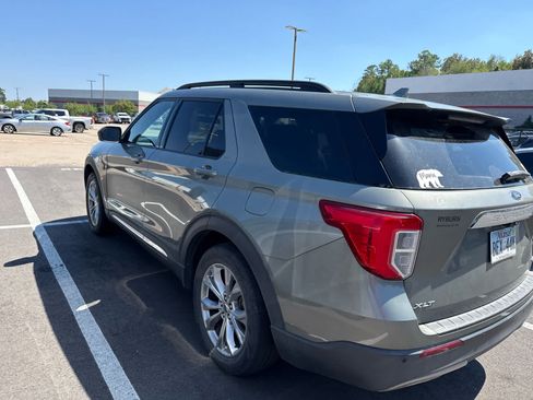 Used 2020 Ford Explorer XLT w/ Equipment Group 202A RWD image 4