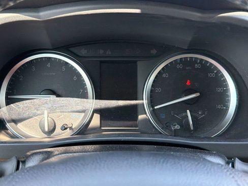 Used 2019 Toyota Highlander XLE FWD image 21