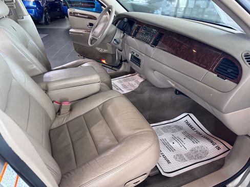 Used 2002 Lincoln Town Car Executive image 13