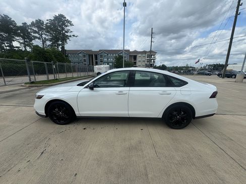 Used 2025 Honda Accord SE image 5