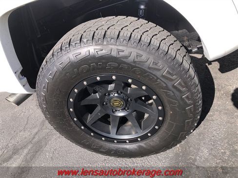 Used 2015 Toyota Tacoma 4x4 Double Cab w/ TRD Off-Road Package image 24