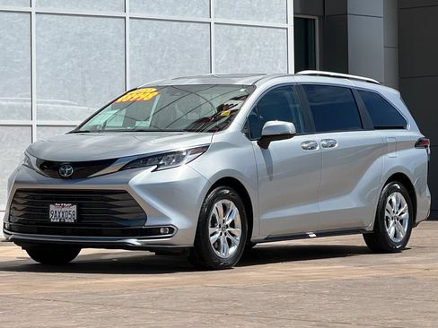 Certified 2022 Toyota Sienna Limited AWD/4WD image 10