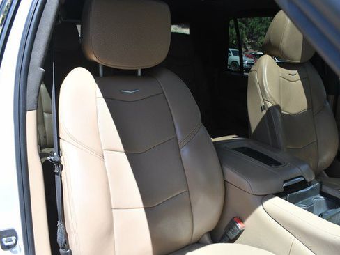 Used 2018 Cadillac Escalade Platinum AWD/4WD image 27