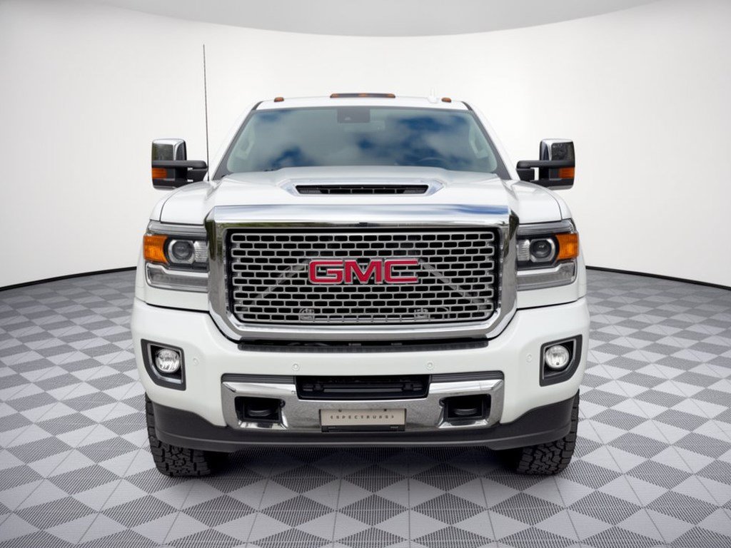 Used 2017 GMC Sierra 2500 Denali w/ Duramax Plus Package AWD/4WD image 6