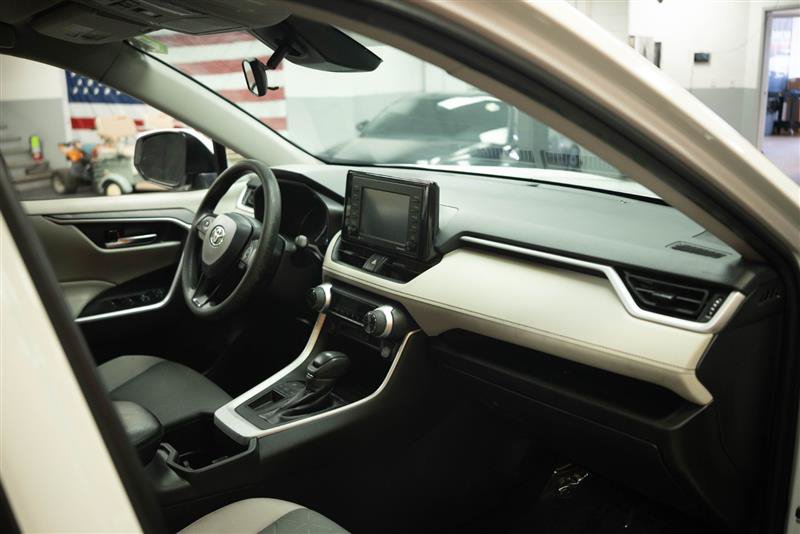 Used 2022 Toyota RAV4 XLE FWD image 14