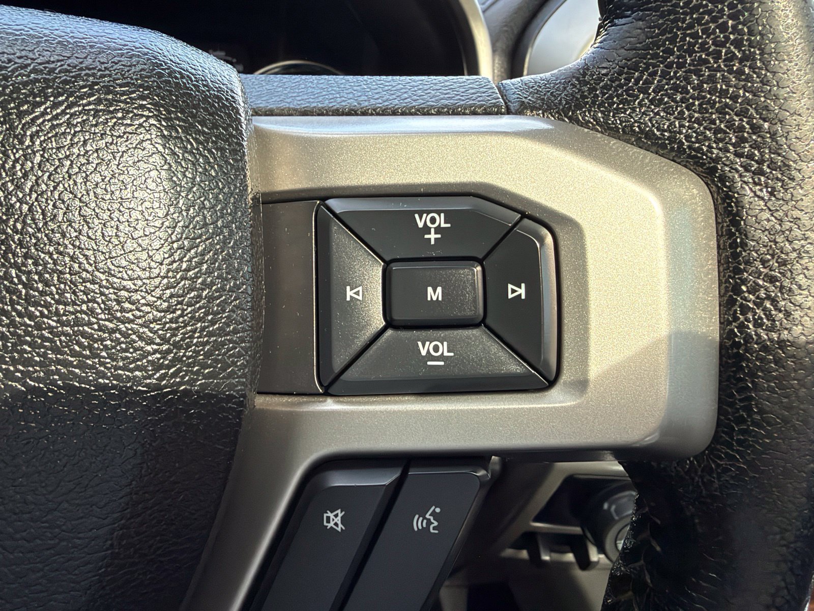 Used 2016 Ford F150 Lariat w/ Equipment Group 502A Luxury AWD/4WD image 15