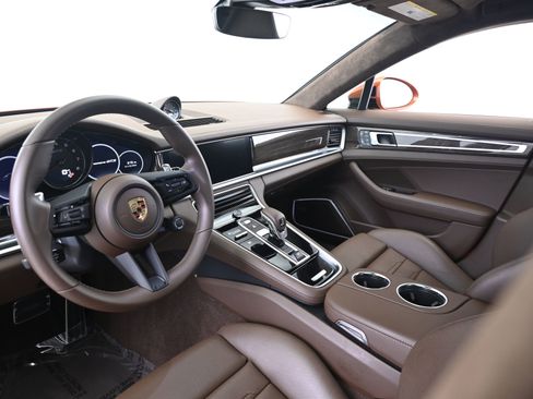 Used 2023 Porsche Panamera GTS image 4