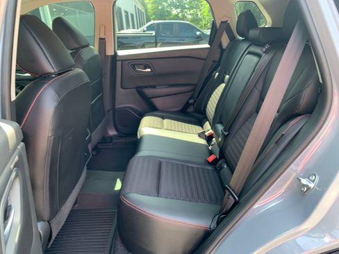 Used 2025 Nissan Rogue SV AWD/4WD image 9