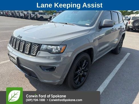 Used 2020 Jeep Grand Cherokee Altitude AWD/4WD image 3