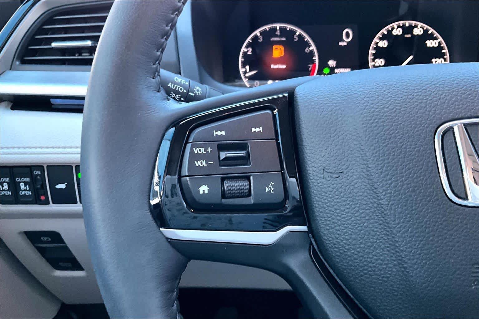 Used 2026 Honda Odyssey Touring image 23