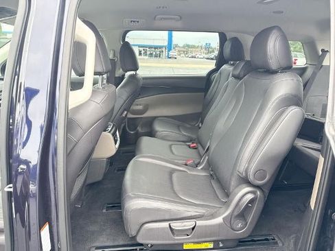 Used 2026 Kia Carnival FWD image 24