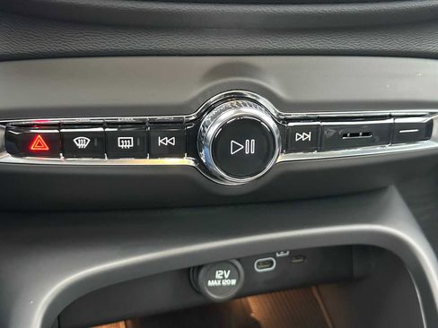 Certified 2023 Volvo XC40 Recharge Plus image 29