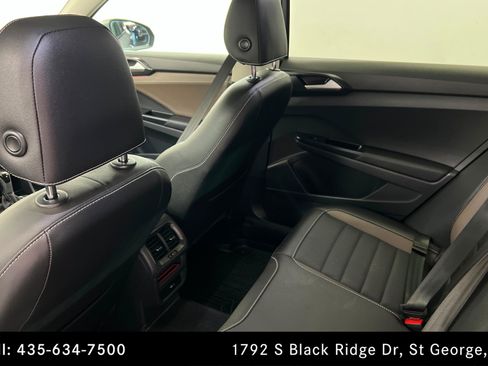 Used 2023 Volkswagen Taos SEL AWD/4WD image 18
