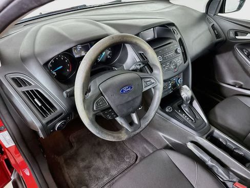 Used 2016 Ford Focus SE FWD image 2