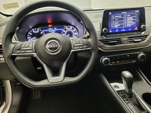 Used 2025 Nissan Altima 2.5 SV FWD image 22