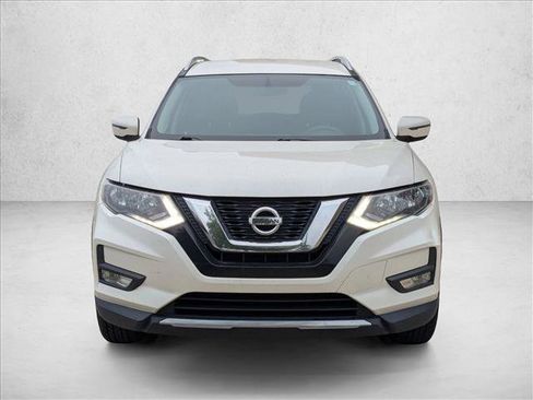 Used 2017 Nissan Rogue SV FWD image 2