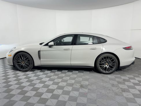 Used 2023 Porsche Panamera 4 Platinum Edition w/ Assistance Package image 2