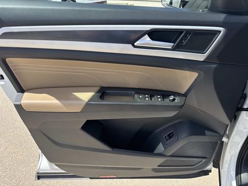 Used 2023 Volkswagen Atlas Cross Sport SE w/ Panoramic Sunroof Package FWD image 19