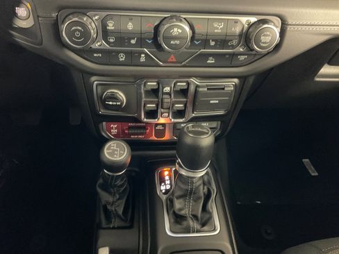 New 2026 Jeep Gladiator Mojave image 13